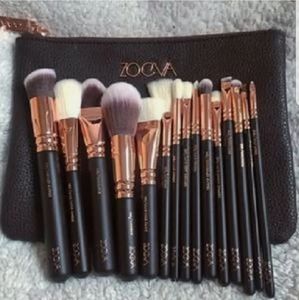 Zoeva 15 pc brush set new with bag.